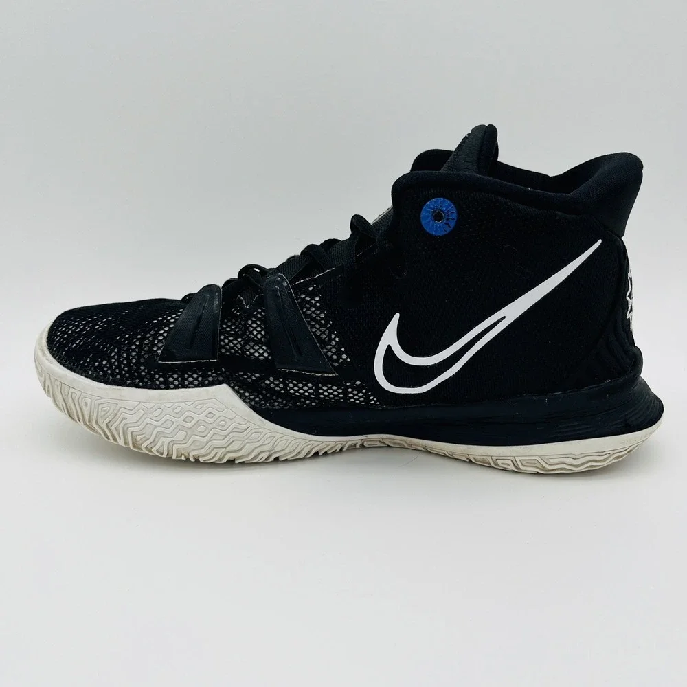 Nike Kyrie 7 Boys Basketball Shoes Sneakers Size 7Y Black White GS CT4080